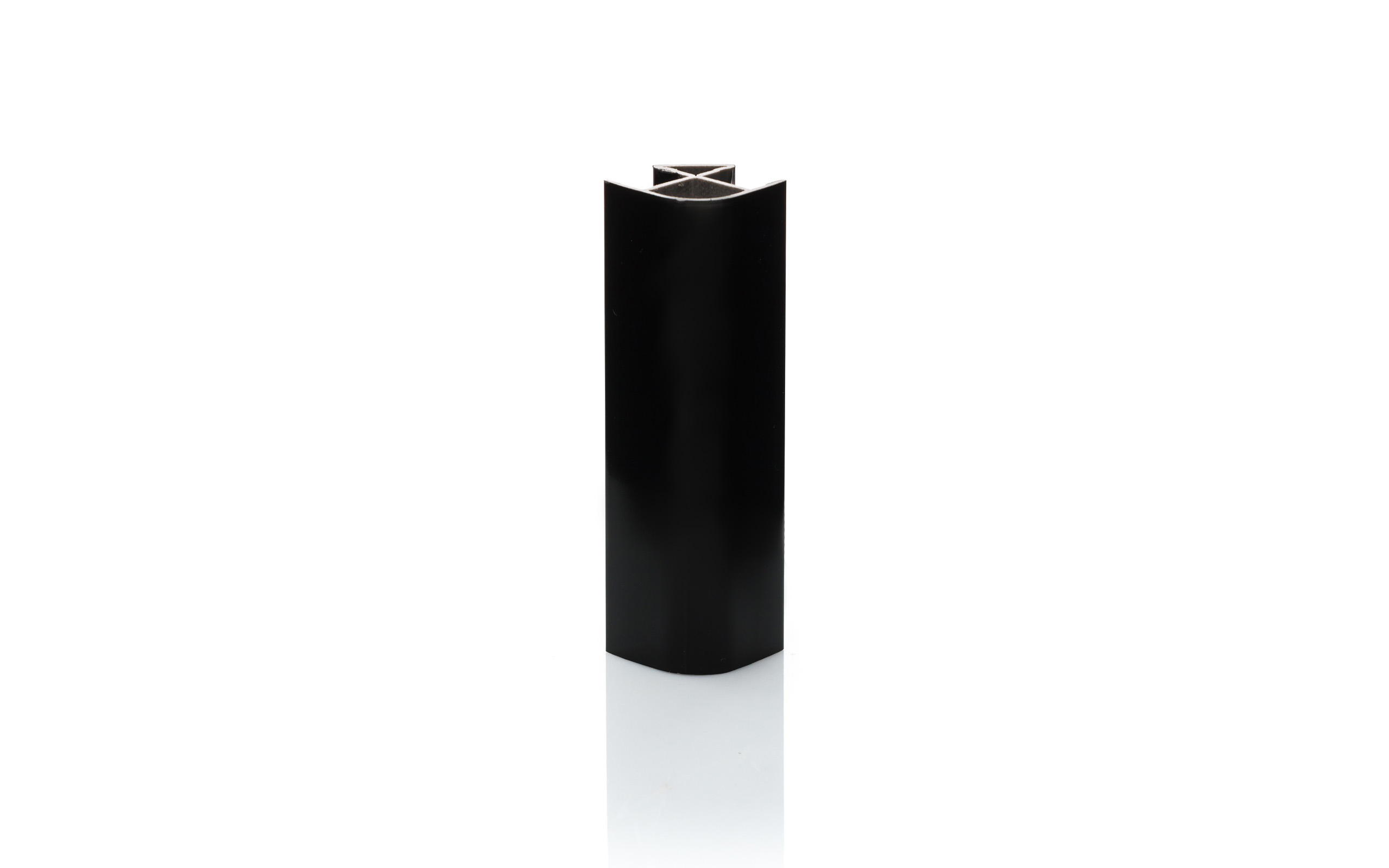 Vogalnik podnožja h=150 mm, 90°, R12 mm, črna